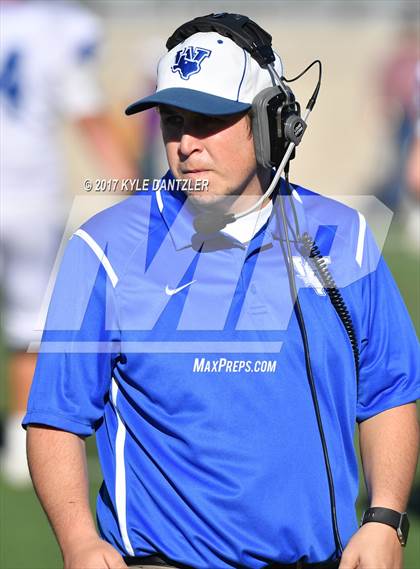 Thumbnail 2 in Windthorst vs. Mart (UIL 2A Division 1 Region 2 Area Playoff) photogallery.