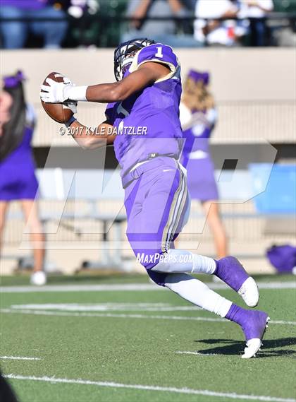 Thumbnail 2 in Windthorst vs. Mart (UIL 2A Division 1 Region 2 Area Playoff) photogallery.
