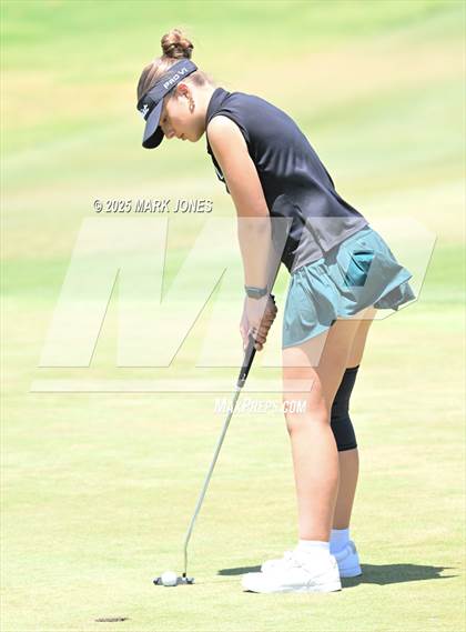 Thumbnail 3 in AIA Division III Championship photogallery.
