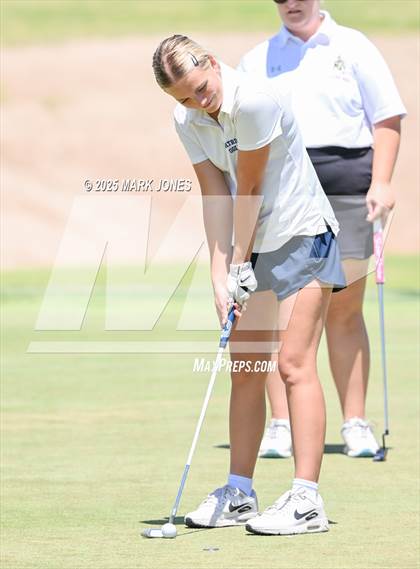 Thumbnail 2 in AIA Division III Championship photogallery.
