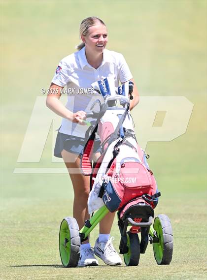 Thumbnail 2 in AIA Division III Championship photogallery.