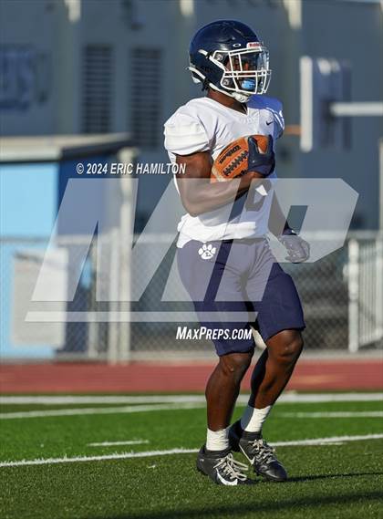 Thumbnail 2 in Loyola @ Carson (Scrimmage) photogallery.