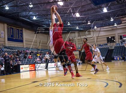 Thumbnail 3 in Stevens vs. O'Connor photogallery.