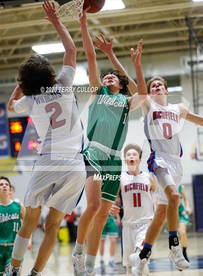 Thumbnail 2 in South Summit vs. Richfield (UHSAA 3A 2nd Round Playoff) photogallery.