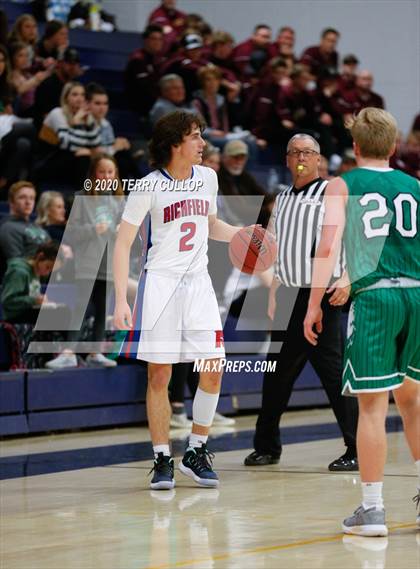 Thumbnail 3 in South Summit vs. Richfield (UHSAA 3A 2nd Round Playoff) photogallery.