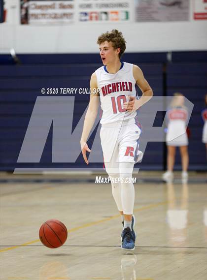 Thumbnail 3 in South Summit vs. Richfield (UHSAA 3A 2nd Round Playoff) photogallery.