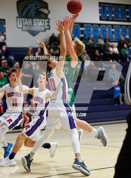 Thumbnail 1 in South Summit vs. Richfield (UHSAA 3A 2nd Round Playoff) photogallery.