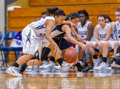 Thumbnail 2 in Warren vs O'Connor photogallery.