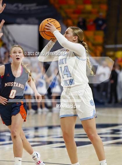 Thumbnail 2 in Sky View vs. Mountain Crest (UHSAA 4A Quarterfinal) photogallery.