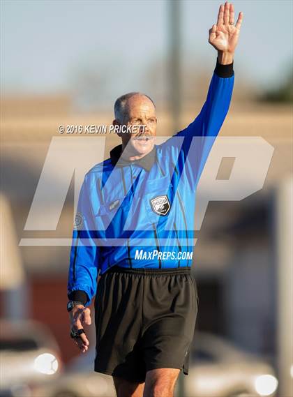 Thumbnail 3 in Fossil Ridge vs. Lincoln (CHSAA 5A 2nd Round) photogallery.