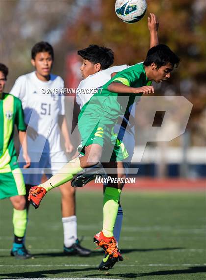 Thumbnail 2 in Fossil Ridge vs. Lincoln (CHSAA 5A 2nd Round) photogallery.