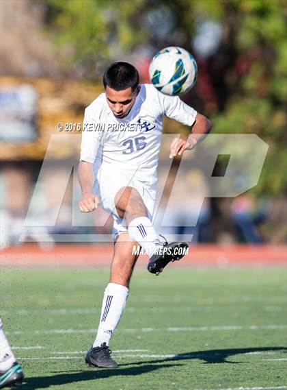 Thumbnail 3 in Fossil Ridge vs. Lincoln (CHSAA 5A 2nd Round) photogallery.