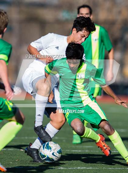 Thumbnail 1 in Fossil Ridge vs. Lincoln (CHSAA 5A 2nd Round) photogallery.