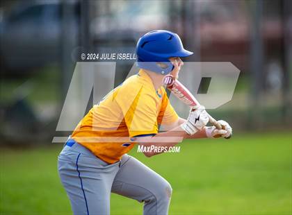 Thumbnail 2 in Evadale vs Hull Daisetta @ Evadale photogallery.