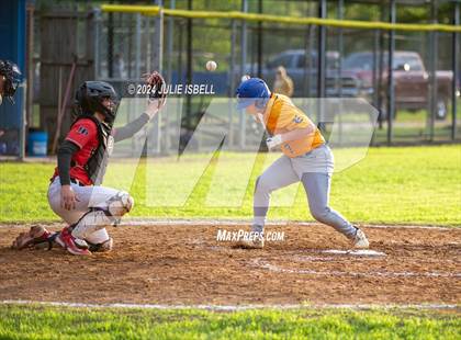 Thumbnail 3 in Evadale vs Hull Daisetta @ Evadale photogallery.