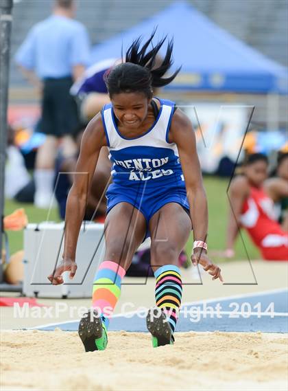 Thumbnail 2 in NCHSAA 2A Girls Track & Field Championships photogallery.