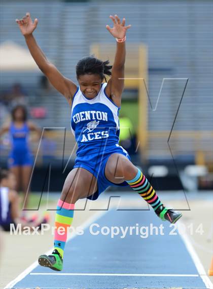 Thumbnail 3 in NCHSAA 2A Girls Track & Field Championships photogallery.