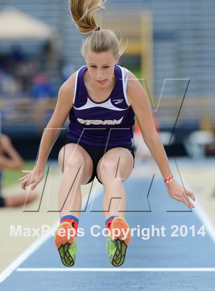 Thumbnail 2 in NCHSAA 2A Girls Track & Field Championships photogallery.