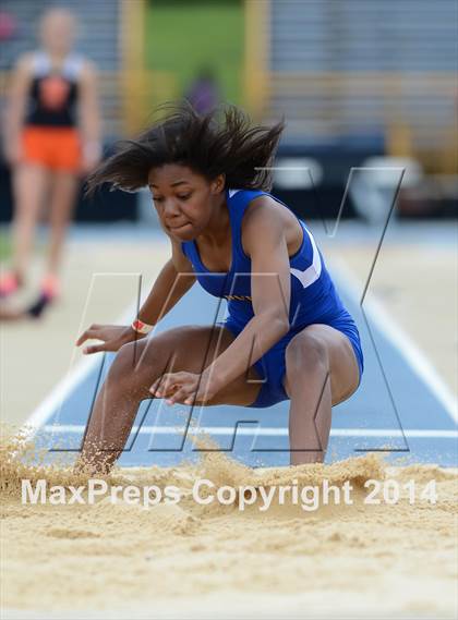 Thumbnail 3 in NCHSAA 2A Girls Track & Field Championships photogallery.