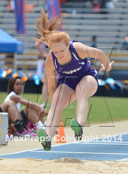 Thumbnail 3 in NCHSAA 2A Girls Track & Field Championships photogallery.