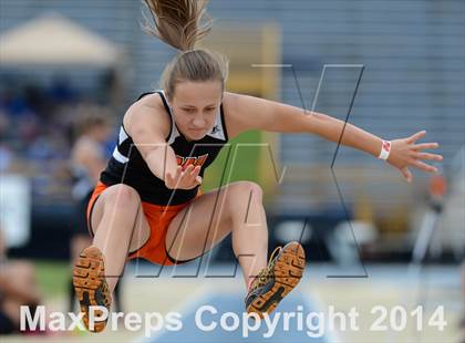 Thumbnail 2 in NCHSAA 2A Girls Track & Field Championships photogallery.