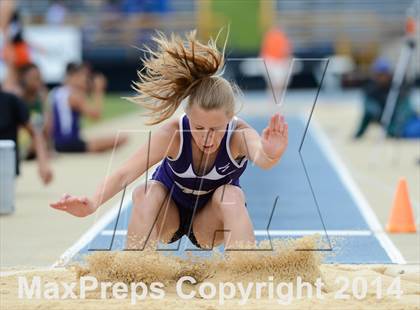 Thumbnail 3 in NCHSAA 2A Girls Track & Field Championships photogallery.