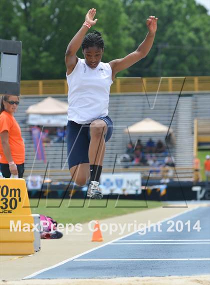 Thumbnail 3 in NCHSAA 2A Girls Track & Field Championships photogallery.