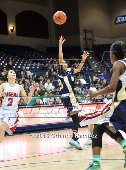 Thumbnail 3 in Bonita Vista vs Imperial (CIF SDS D2 Final) photogallery.