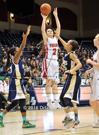 Thumbnail 3 in Bonita Vista vs Imperial (CIF SDS D2 Final) photogallery.
