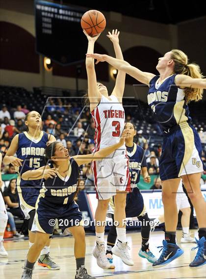 Thumbnail 3 in Bonita Vista vs Imperial (CIF SDS D2 Final) photogallery.