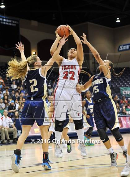 Thumbnail 3 in Bonita Vista vs Imperial (CIF SDS D2 Final) photogallery.
