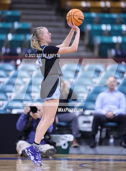 Thumbnail 2 in Riverdale Ridge vs. D'Evelyn (CHSAA 4A Great 8) photogallery.