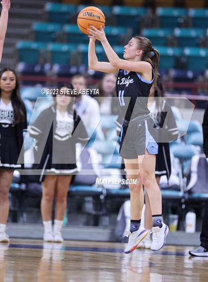Thumbnail 1 in Riverdale Ridge vs. D'Evelyn (CHSAA 4A Great 8) photogallery.