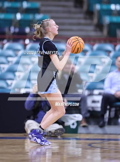 Thumbnail 2 in Riverdale Ridge vs. D'Evelyn (CHSAA 4A Great 8) photogallery.