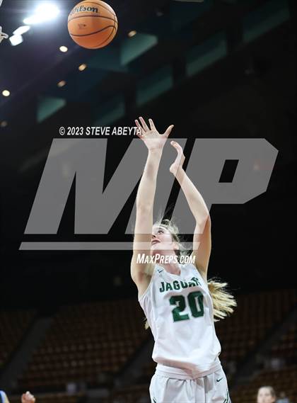 Thumbnail 2 in Riverdale Ridge vs. D'Evelyn (CHSAA 4A Great 8) photogallery.