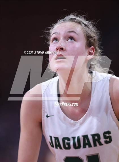 Thumbnail 2 in Riverdale Ridge vs. D'Evelyn (CHSAA 4A Great 8) photogallery.