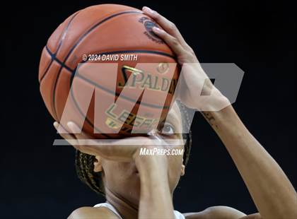 Thumbnail 2 in Incarnate Word Academy vs. Kickapoo (MSHSAA Class 6 Championship) photogallery.