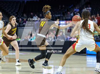 Thumbnail 1 in Incarnate Word Academy vs. Kickapoo (MSHSAA Class 6 Championship) photogallery.