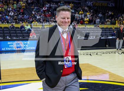 Thumbnail 1 in Incarnate Word Academy vs. Kickapoo (MSHSAA Class 6 Championship) photogallery.