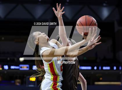 Thumbnail 3 in Incarnate Word Academy vs. Kickapoo (MSHSAA Class 6 Championship) photogallery.