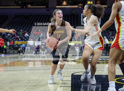 Thumbnail 3 in Incarnate Word Academy vs. Kickapoo (MSHSAA Class 6 Championship) photogallery.