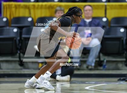 Thumbnail 3 in Incarnate Word Academy vs. Kickapoo (MSHSAA Class 6 Championship) photogallery.