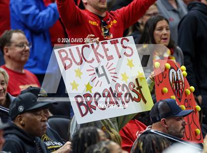 Thumbnail 3 in Incarnate Word Academy vs. Kickapoo (MSHSAA Class 6 Championship) photogallery.
