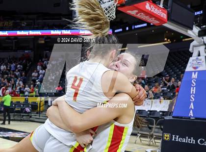 Thumbnail 2 in Incarnate Word Academy vs. Kickapoo (MSHSAA Class 6 Championship) photogallery.