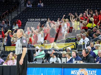 Thumbnail 3 in Incarnate Word Academy vs. Kickapoo (MSHSAA Class 6 Championship) photogallery.