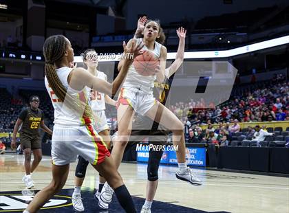 Thumbnail 2 in Incarnate Word Academy vs. Kickapoo (MSHSAA Class 6 Championship) photogallery.