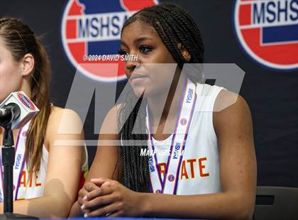 Thumbnail 2 in Incarnate Word Academy vs. Kickapoo (MSHSAA Class 6 Championship) photogallery.