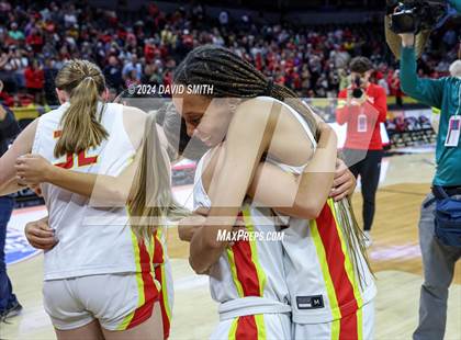 Thumbnail 2 in Incarnate Word Academy vs. Kickapoo (MSHSAA Class 6 Championship) photogallery.