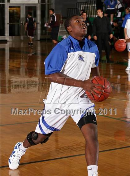 Thumbnail 1 in Waverly vs. San Marino (Tip-Off Classic) photogallery.