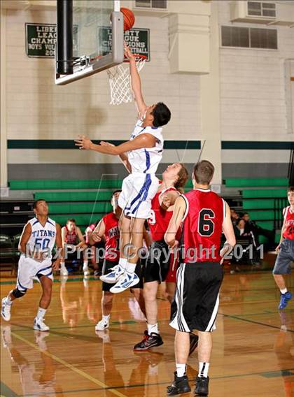 Thumbnail 3 in Waverly vs. San Marino (Tip-Off Classic) photogallery.